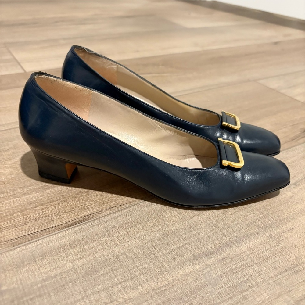 Salvatore Ferragamo‎ Heels with Gold Buckle navy size 6 AAA